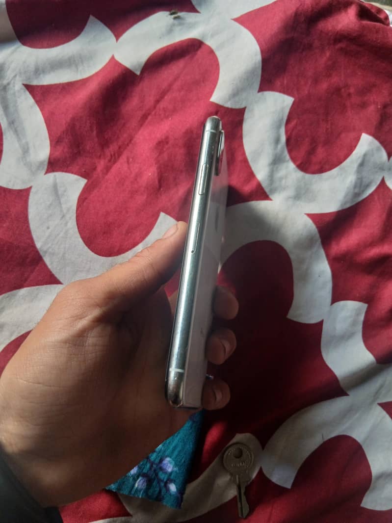 Apple iPhone XS 5