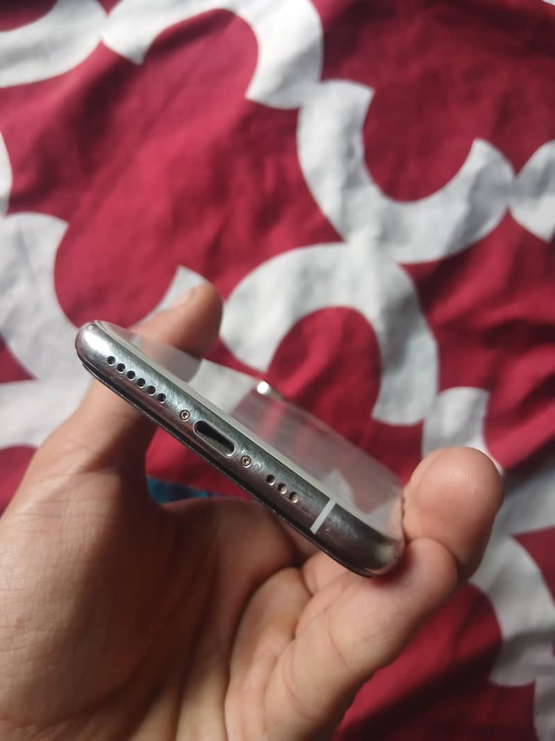 Apple iPhone XS 7