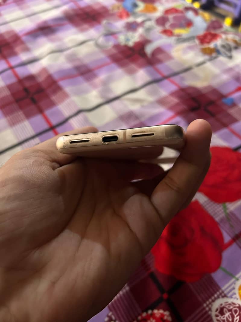 Google Pixel 8 4