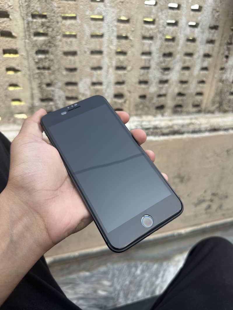 Apple iPhone 8 Plus 1