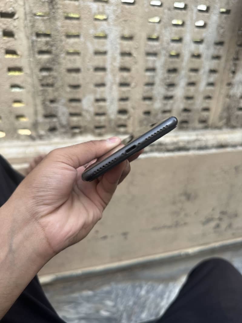 Apple iPhone 8 Plus 3