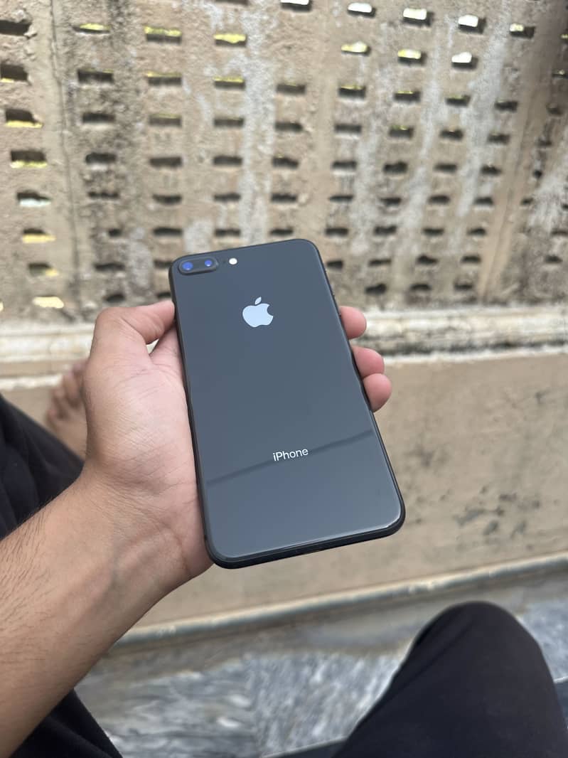 Apple iPhone 8 Plus 4