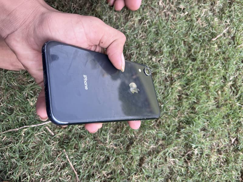 Apple iPhone XR 0
