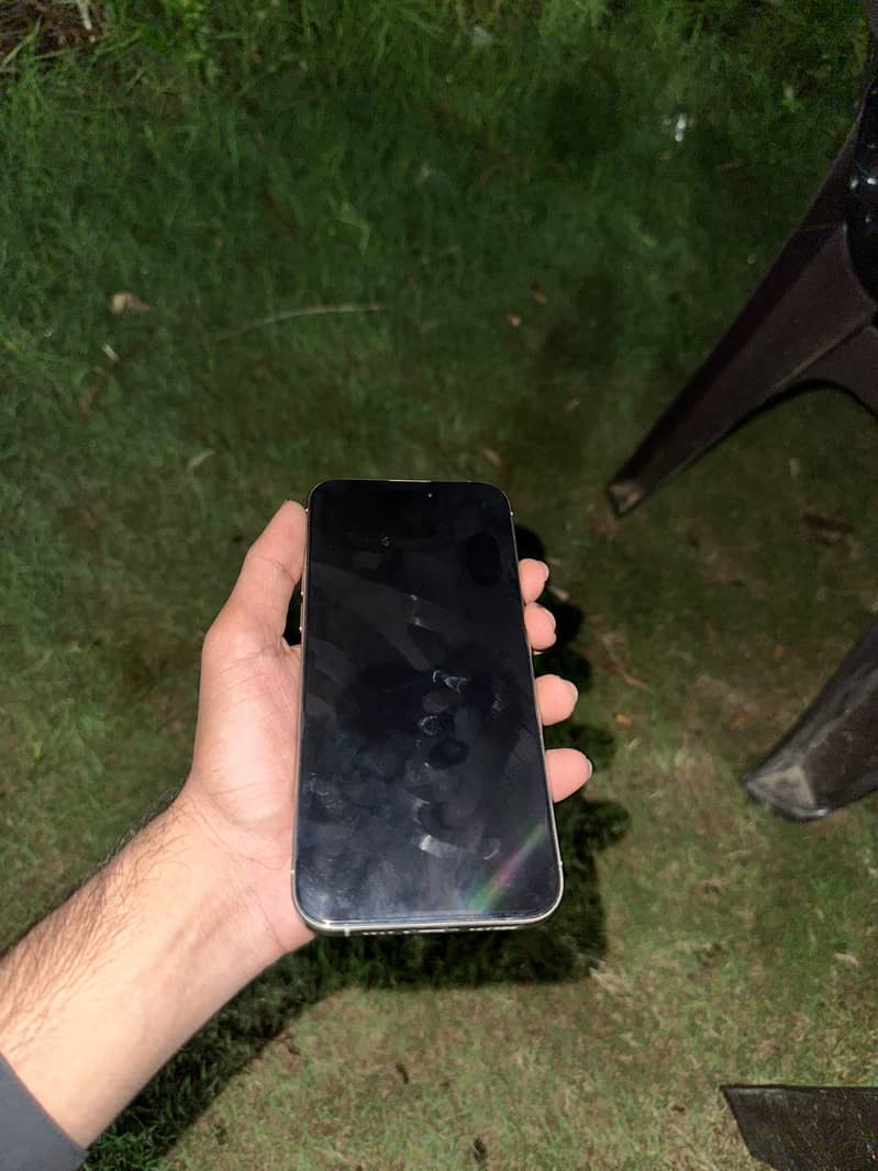 Apple iPhone 15 Pro Max 4