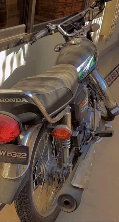 0-3-3-3-3-9-0-3-0-0-4 Honda 125 sticker 23 model 22