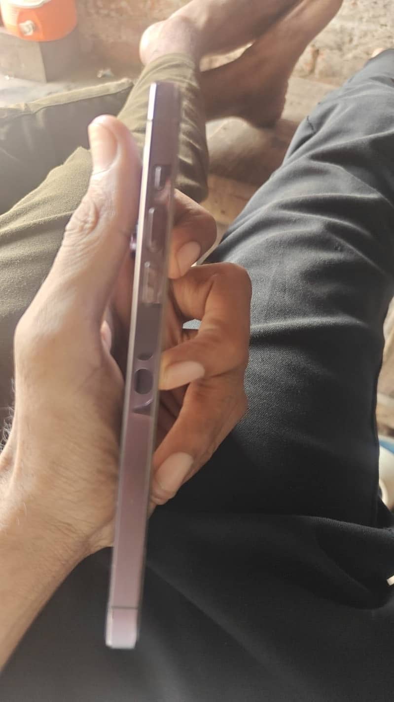 Apple iPhone 14 Pro Max 0