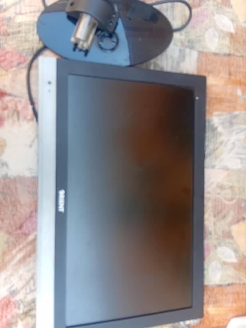 orent lcd 24 inch 1