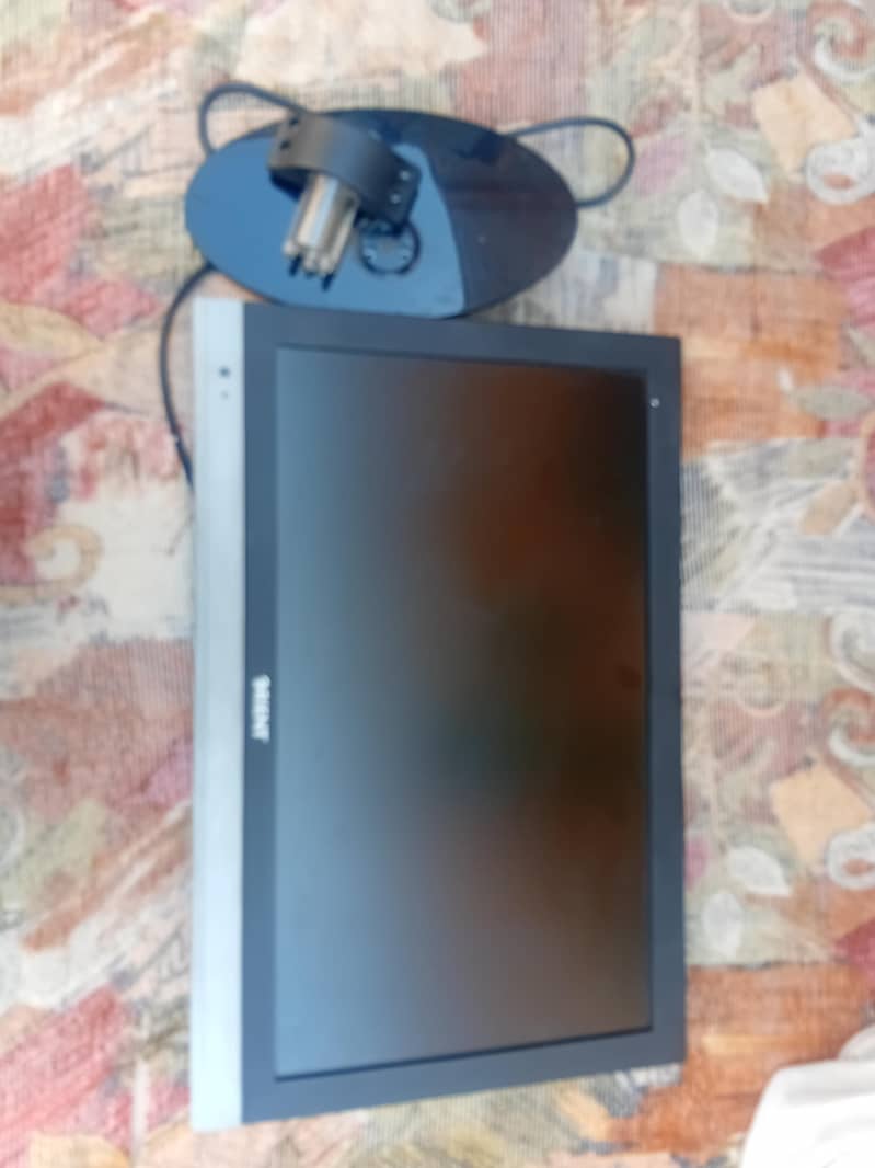 orent lcd 24 inch 2