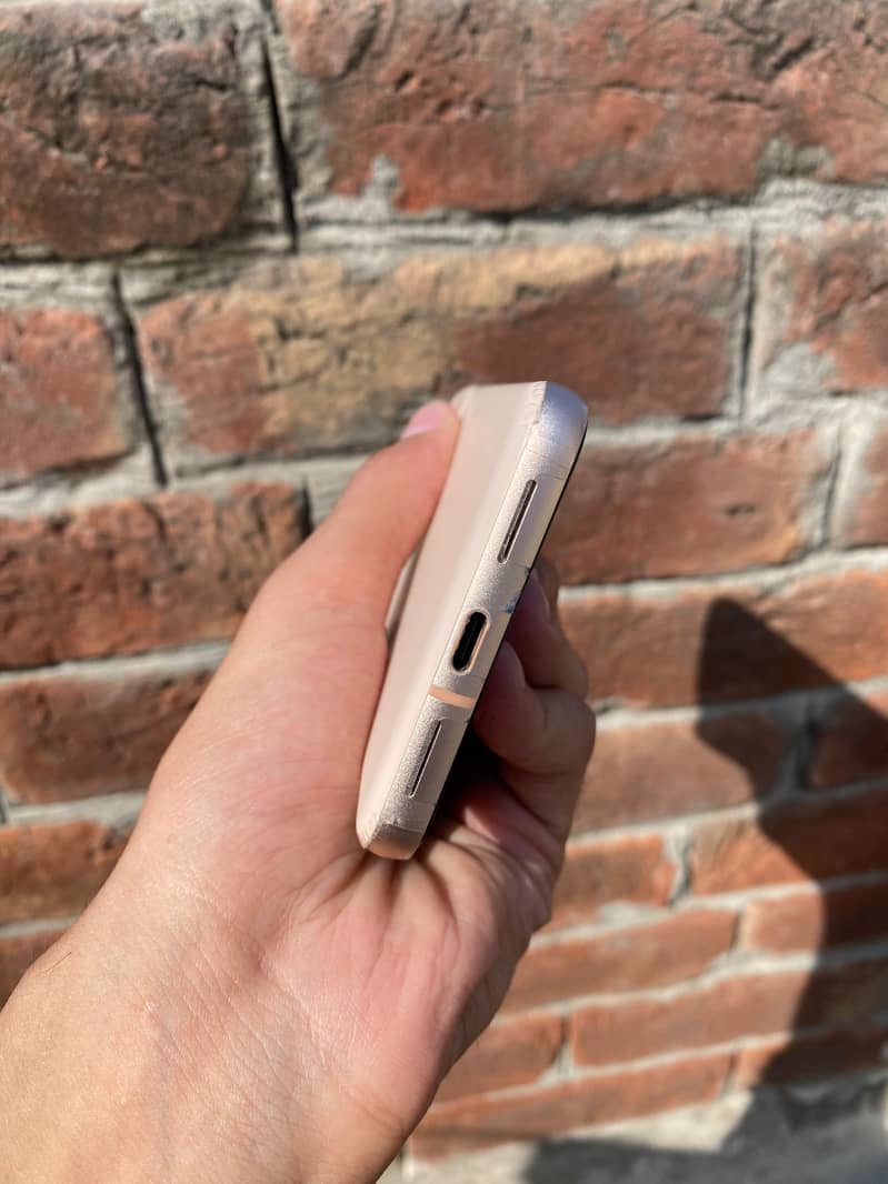 Google Pixel 8 4