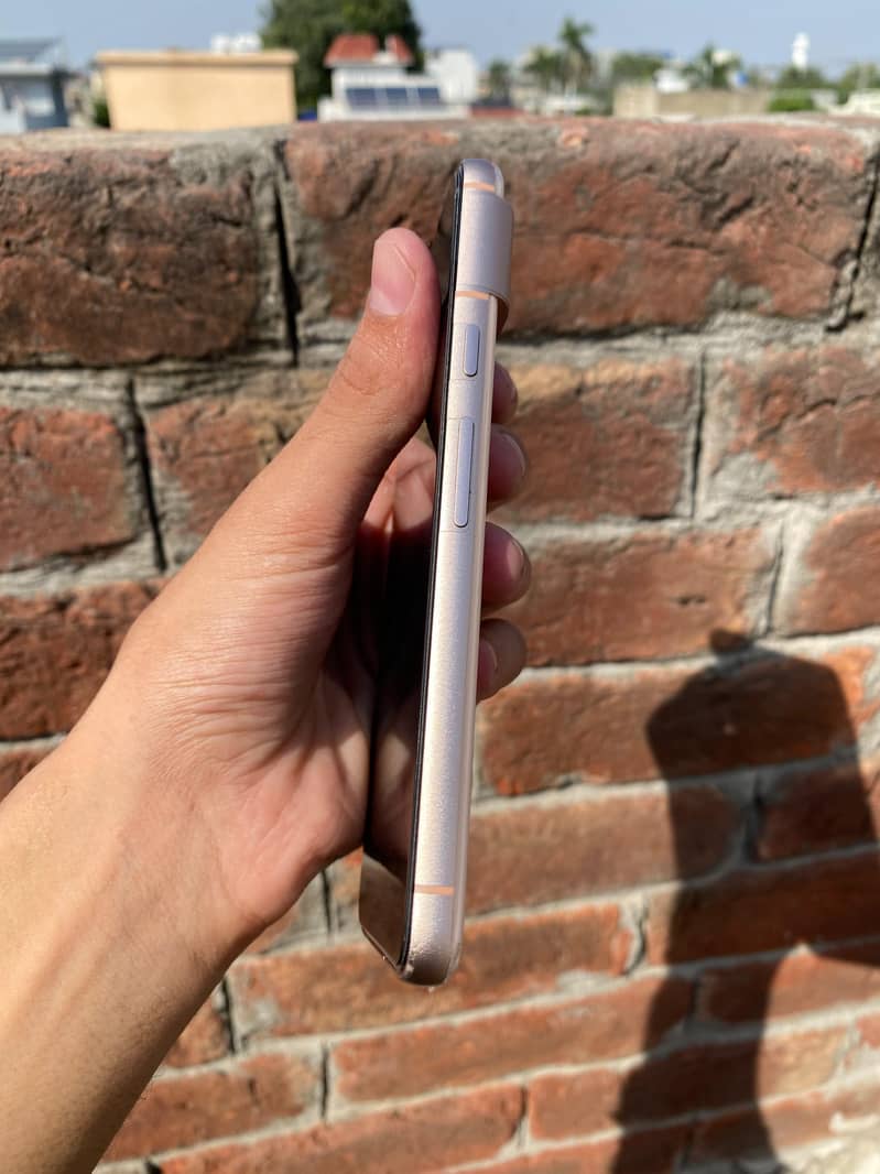 Google Pixel 8 5