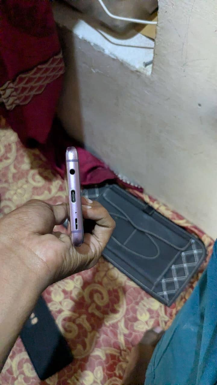 Samsung Mobile S9 Plus 3