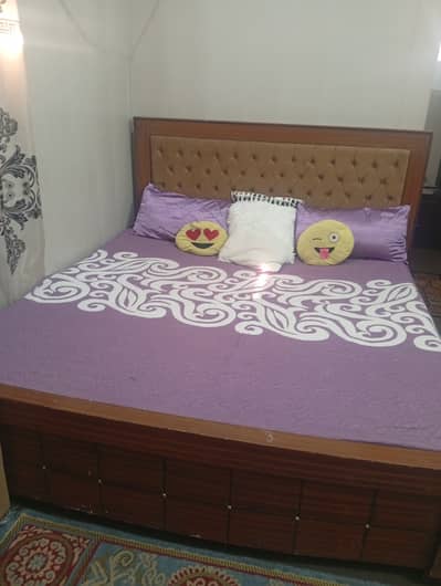 Used Bedroom Bed Set for Sale – Rs. 25,000