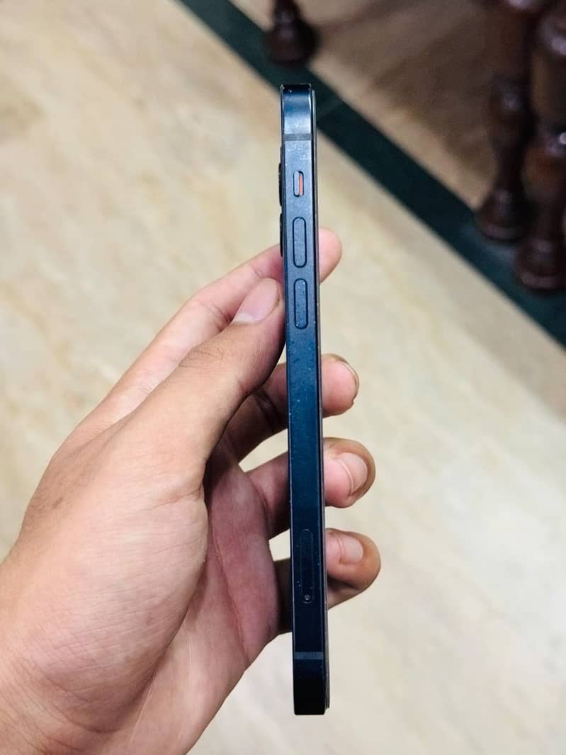 Apple iPhone 12 2