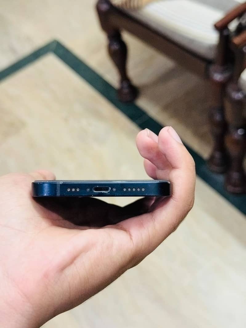 Apple iPhone 12 3