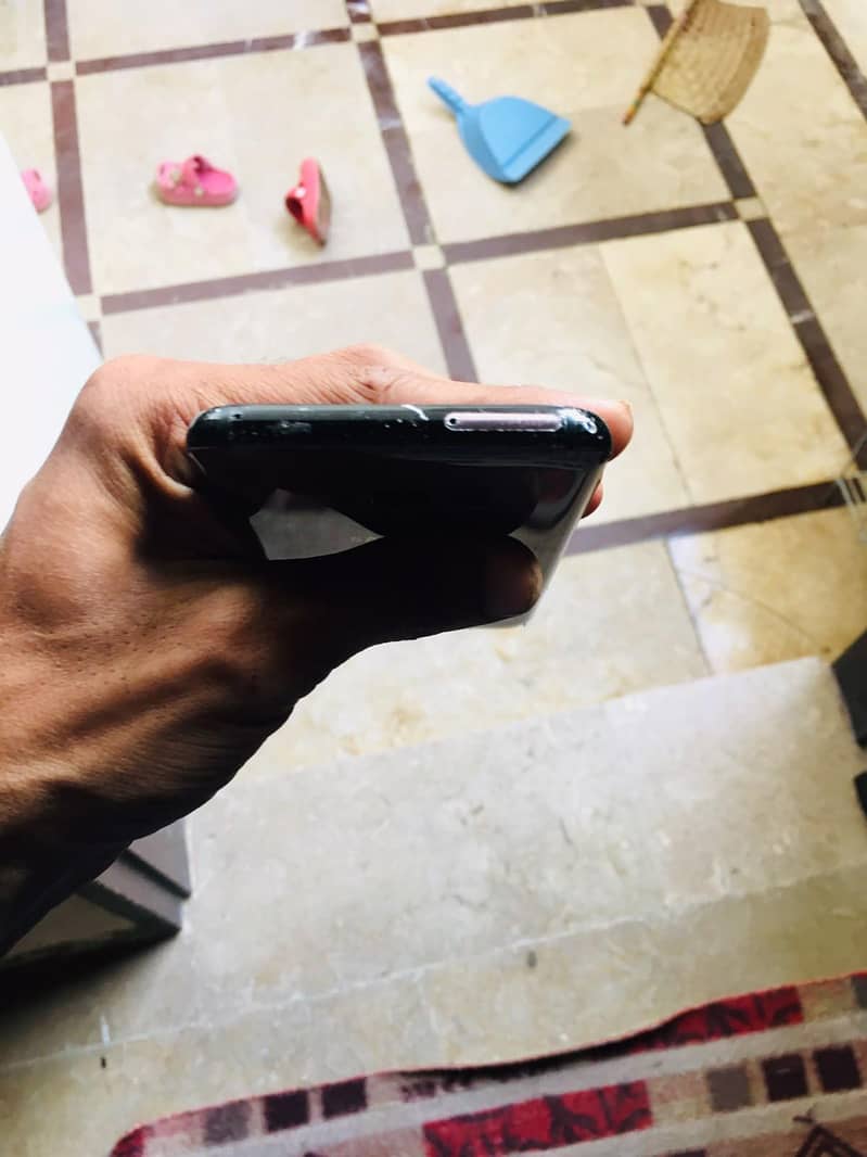 Samsung Mobile S8 Plus 3