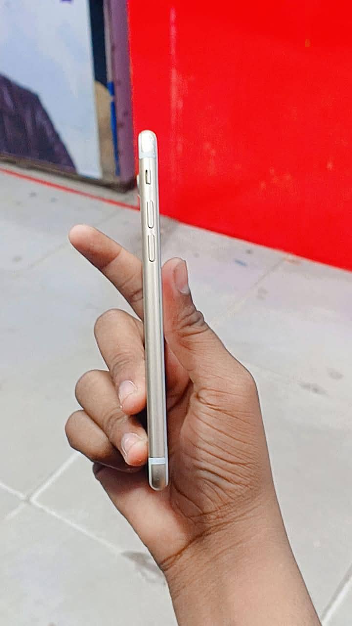 Apple iPhone 7 2