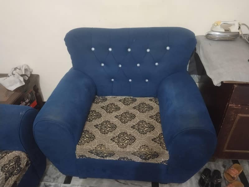 6 SEETER sofa 1