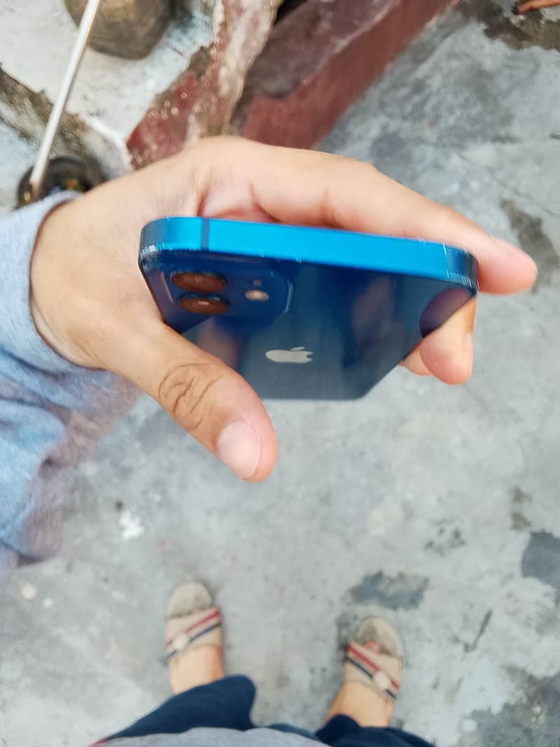 Apple iPhone 12 6