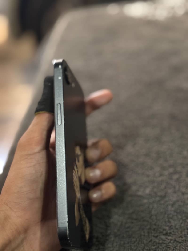 Apple iPhone 16e e sim weren’t 4