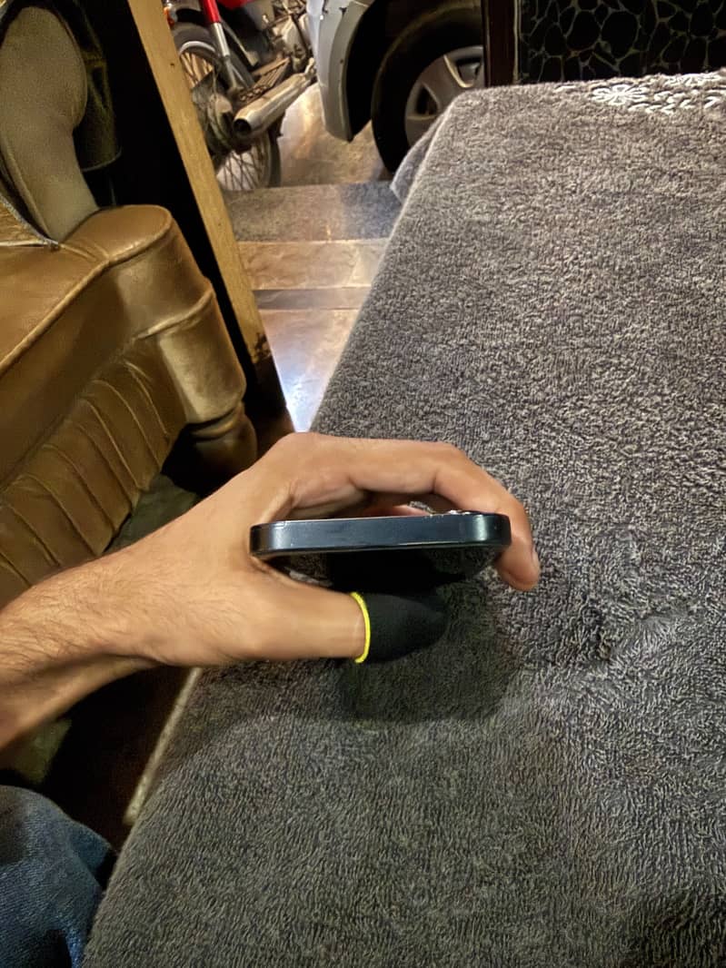 Apple iPhone 16e e sim weren’t 5