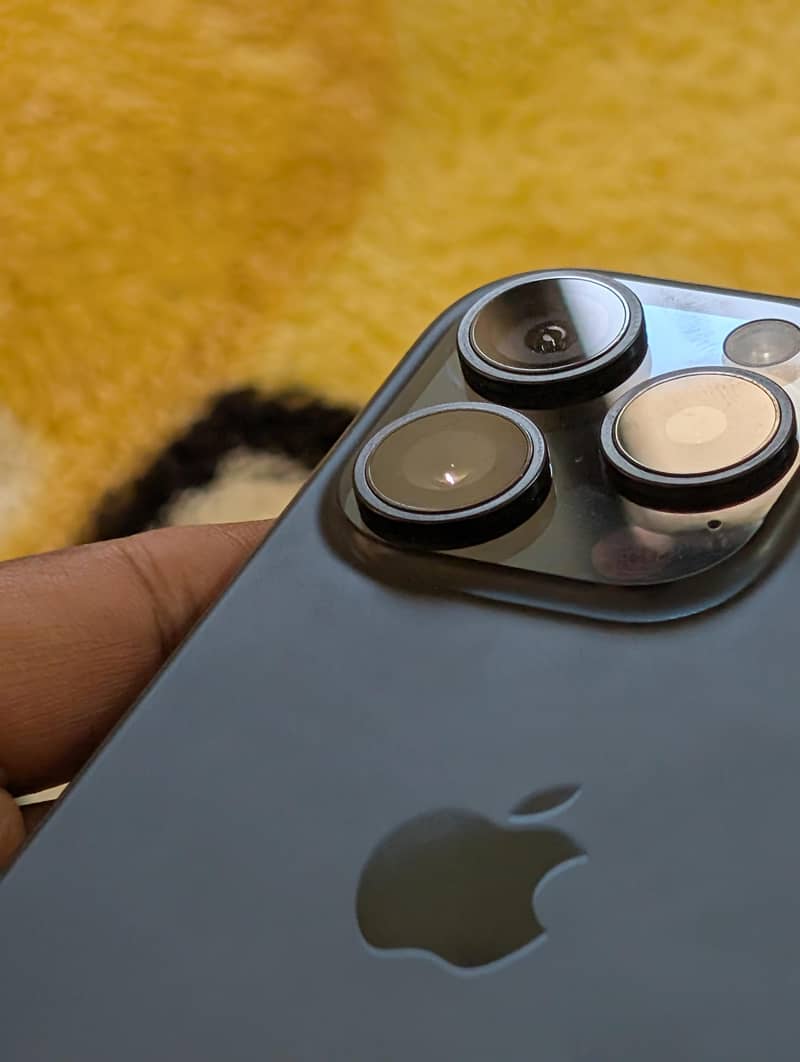 Apple iPhone 15 Pro 3