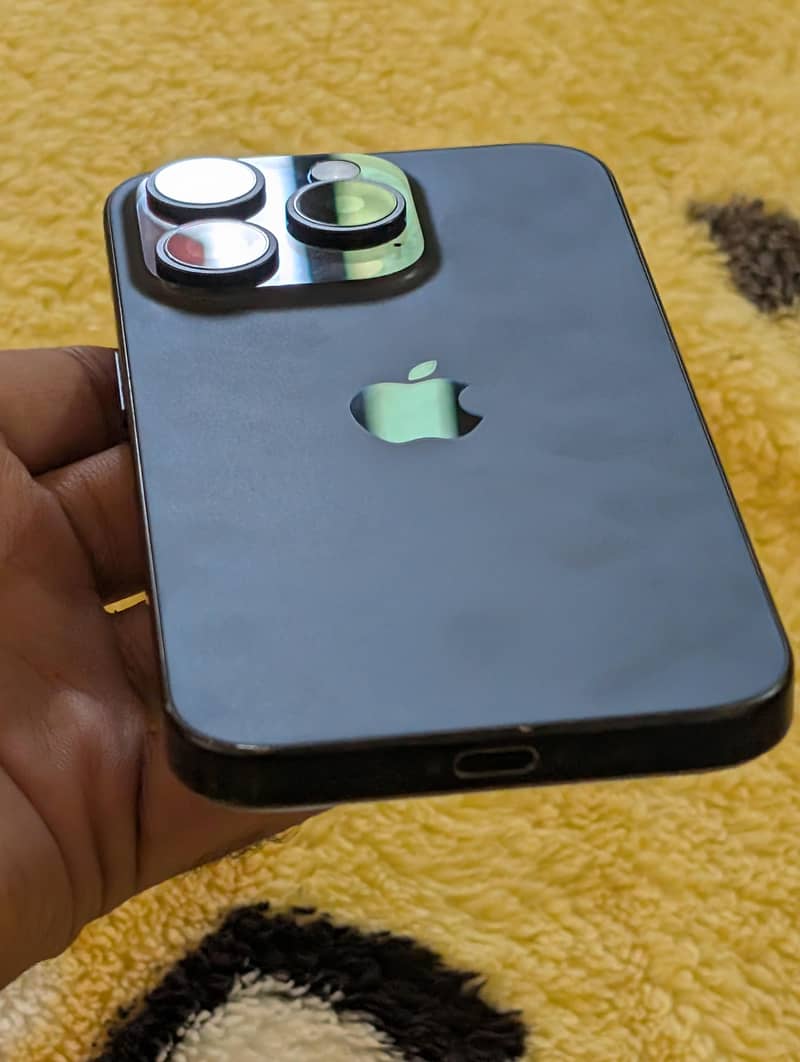 Apple iPhone 15 Pro 4