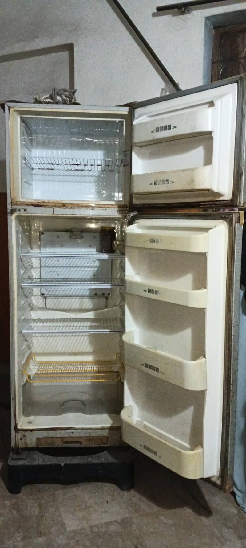 dawlance fridge 1