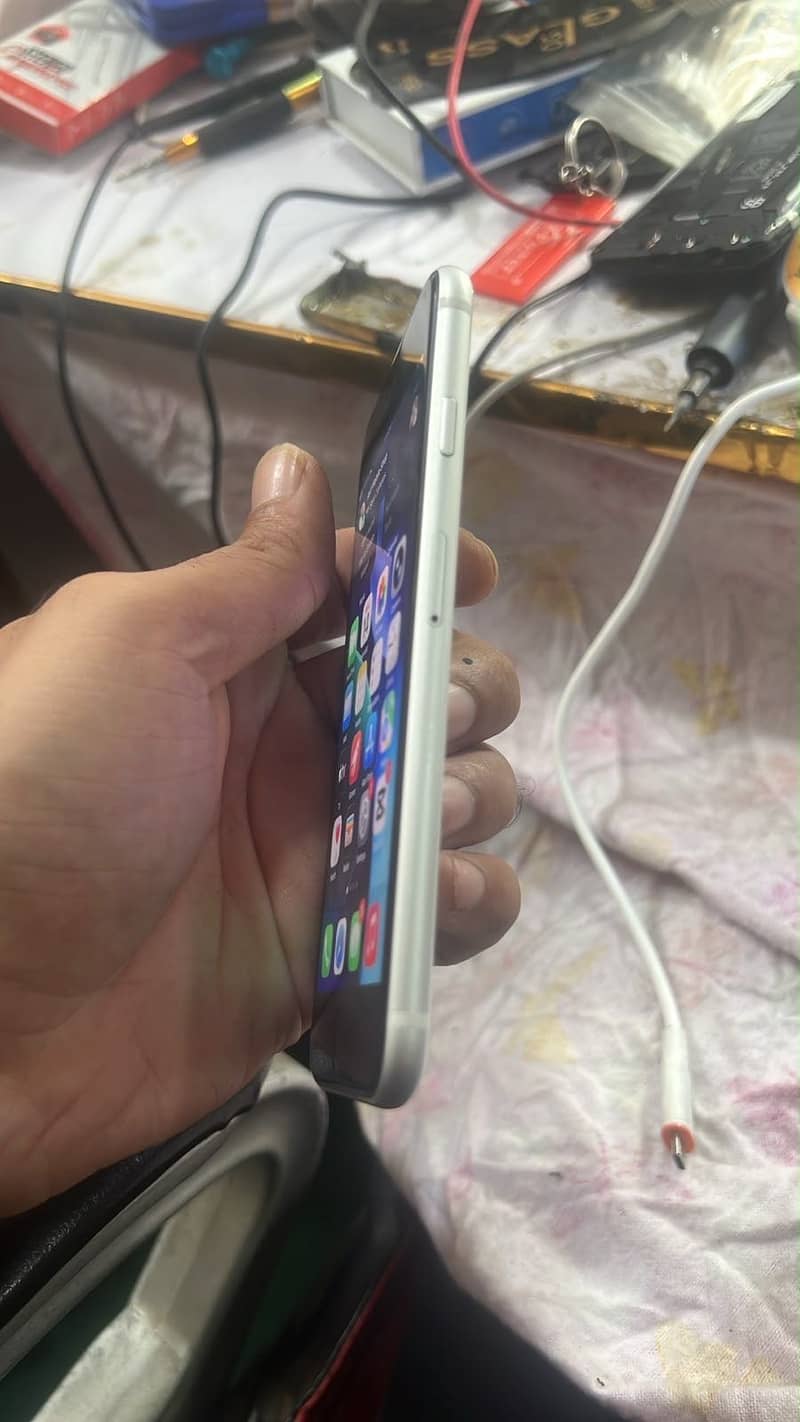 Apple iPhone SE 6