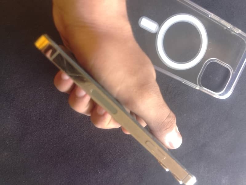 Apple iPhone 12 Pro 4