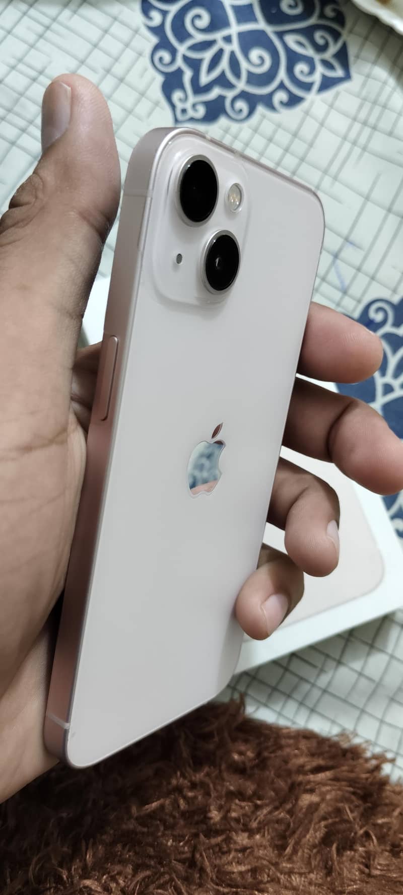 Apple iPhone 13 8