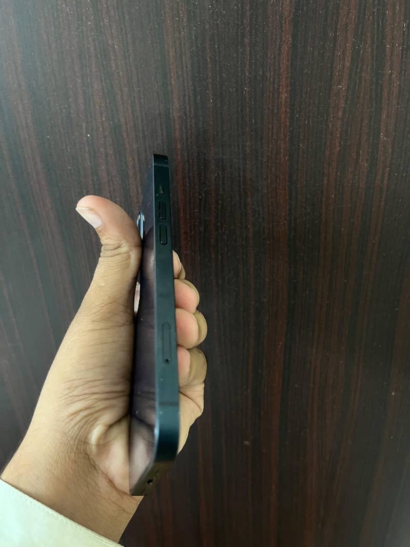 iPhone 13 water pack 4