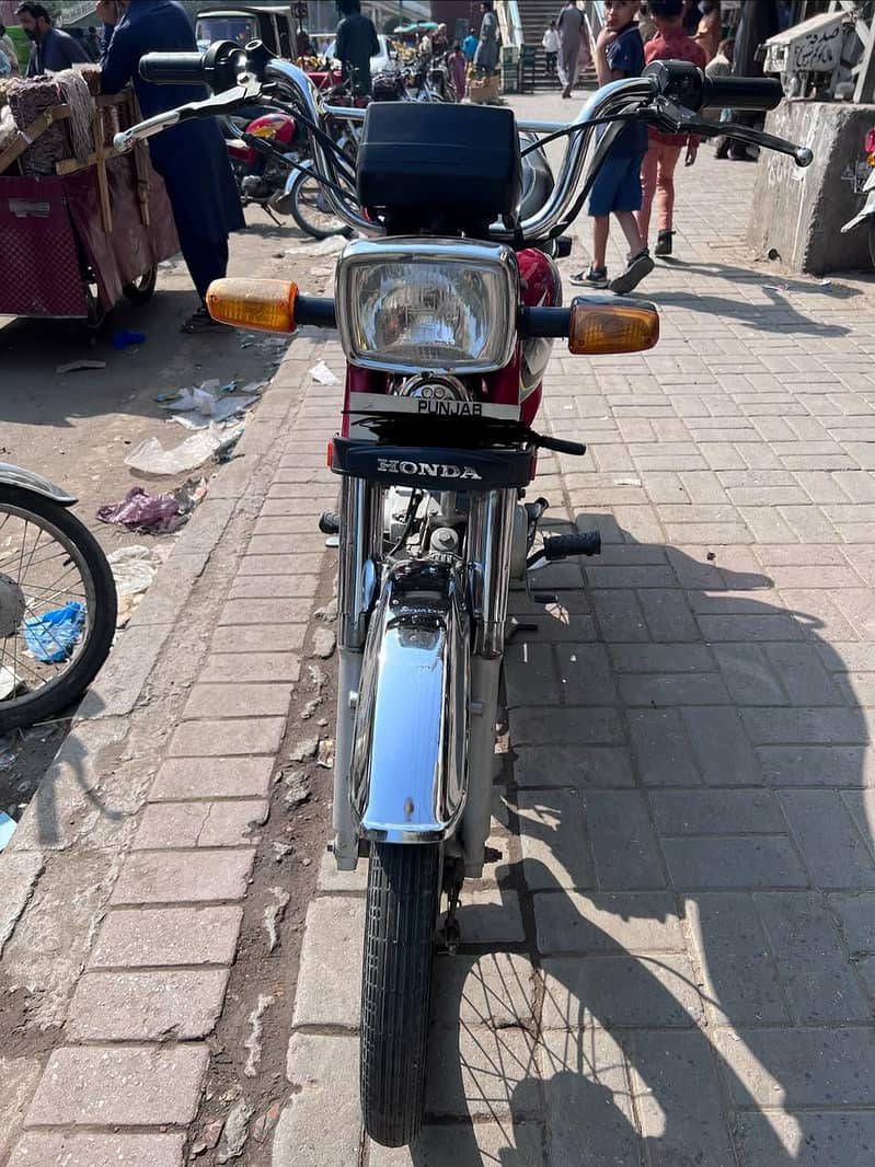 Honda CD70 4