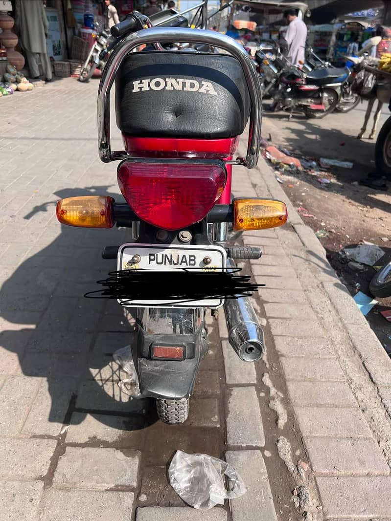 Honda CD70 6