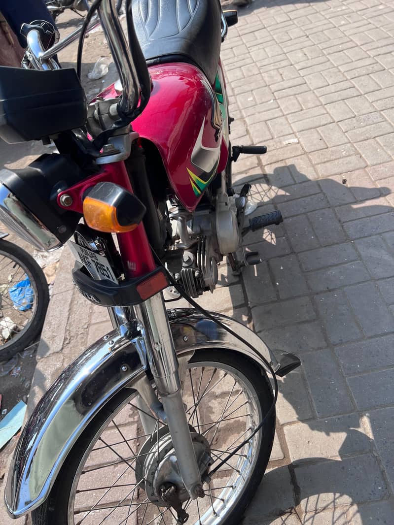 Honda CD70 7