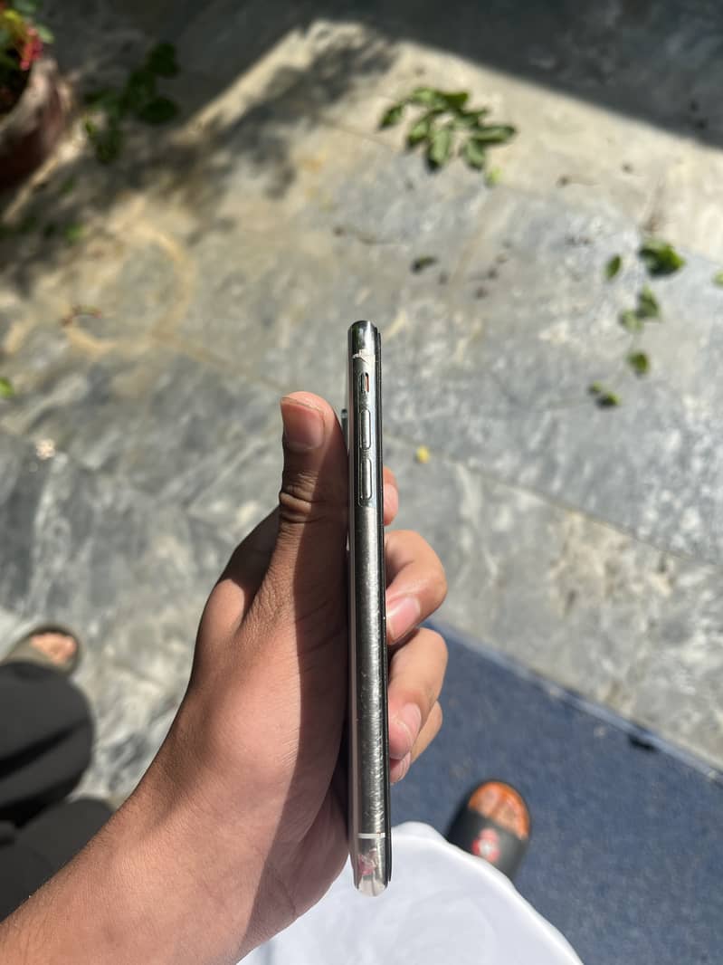 Apple iPhone X 3