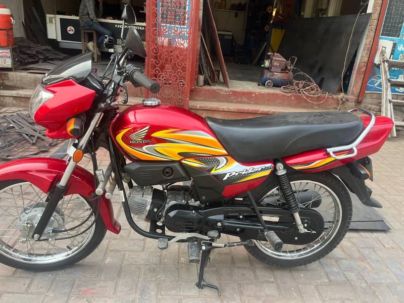 25 model in new condition 13