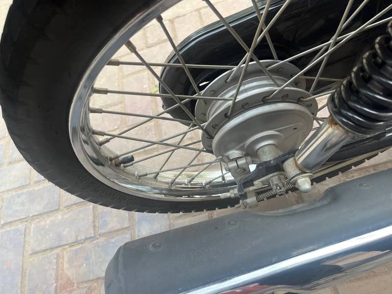 25 model in new condition 16