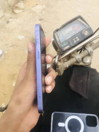Apple iPhone 12
