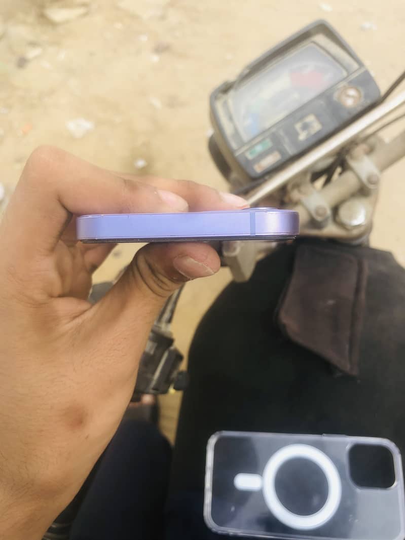 Apple iPhone 12 1