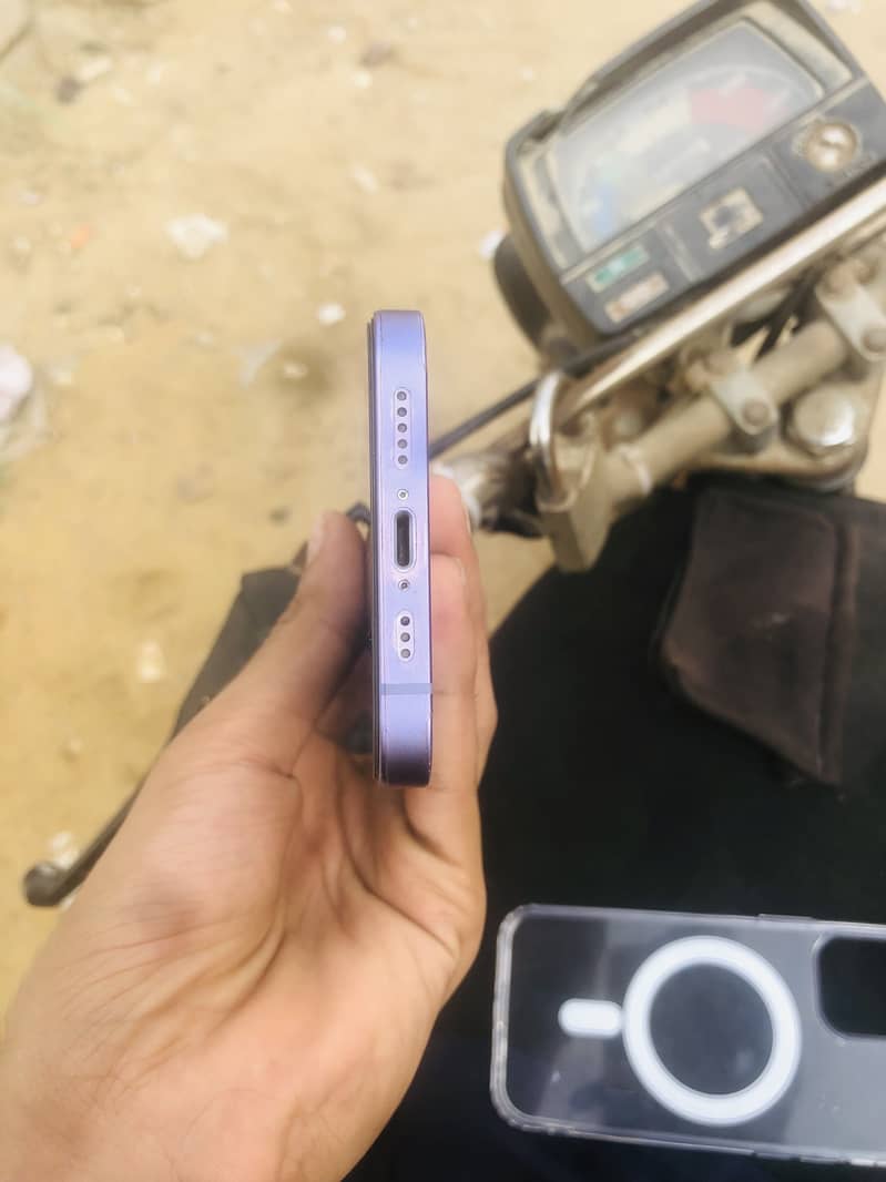 Apple iPhone 12 3