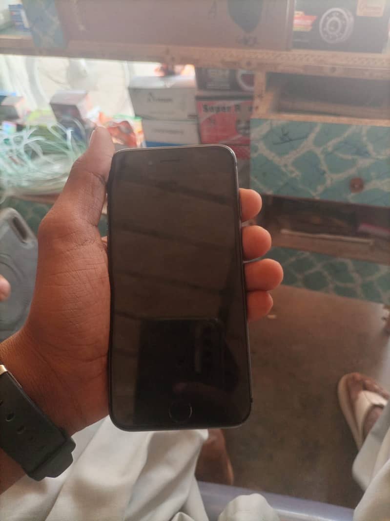 Apple iPhone 8 3