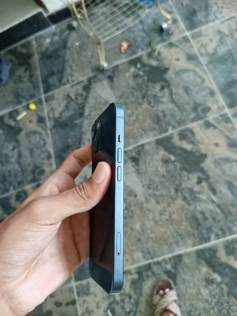 Apple iPhone 13 2