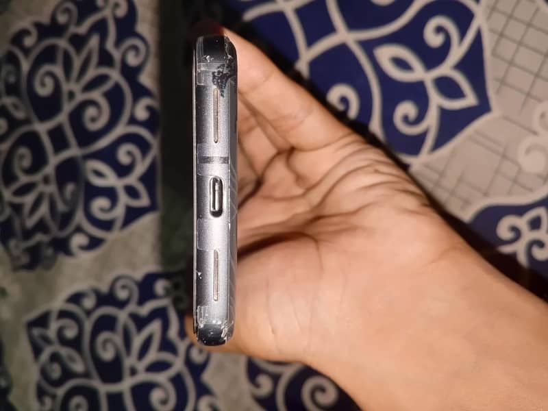 Google Pixel 8 4