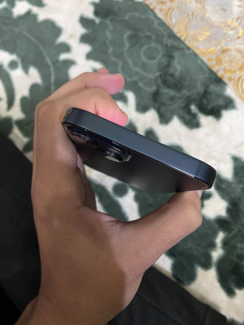 Apple iPhone 13 4