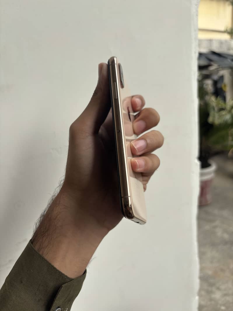 Apple iPhone XS 3