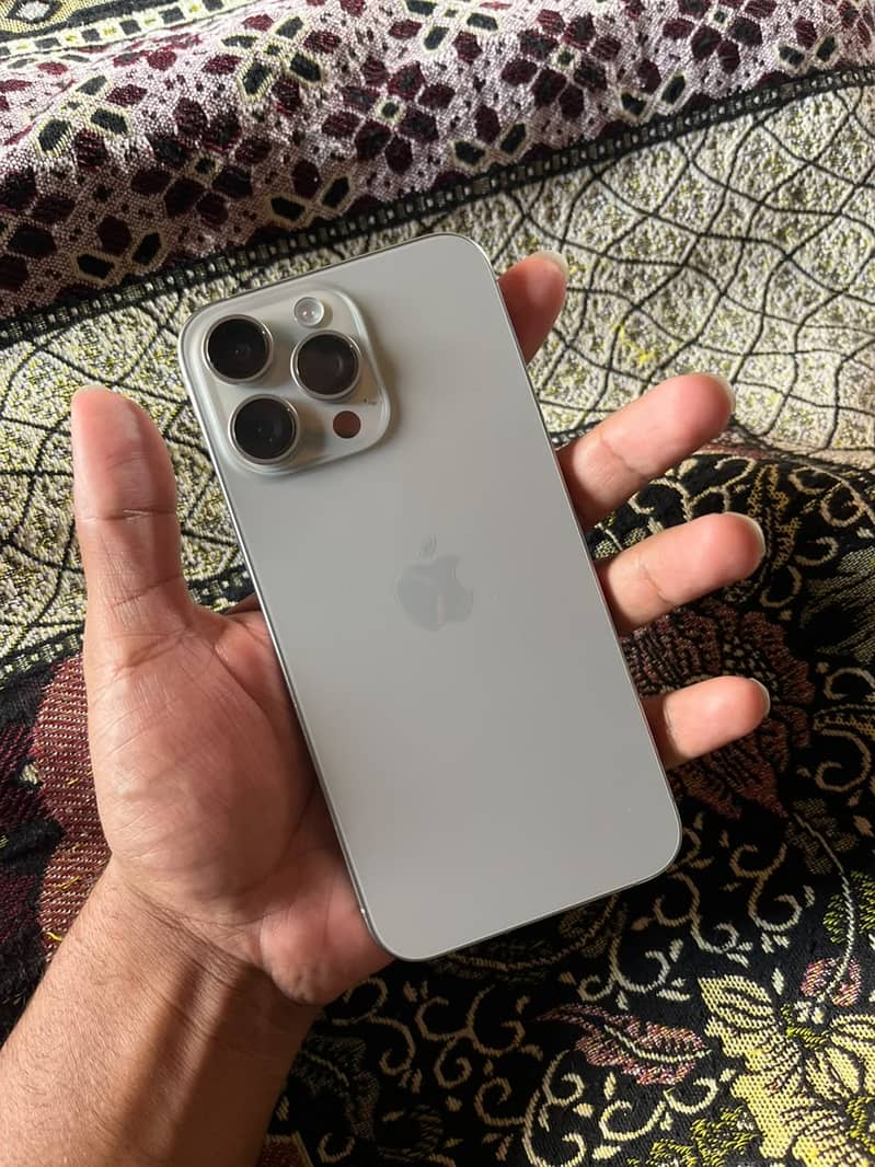 Apple iPhone 15 Pro Max 0