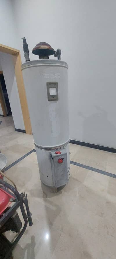 Geyser 25 Gallon Good Condition