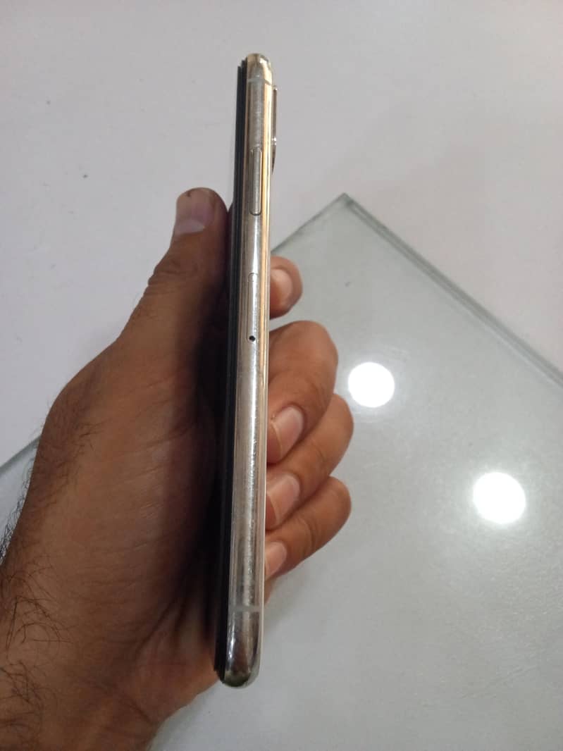 Apple iPhone X 5