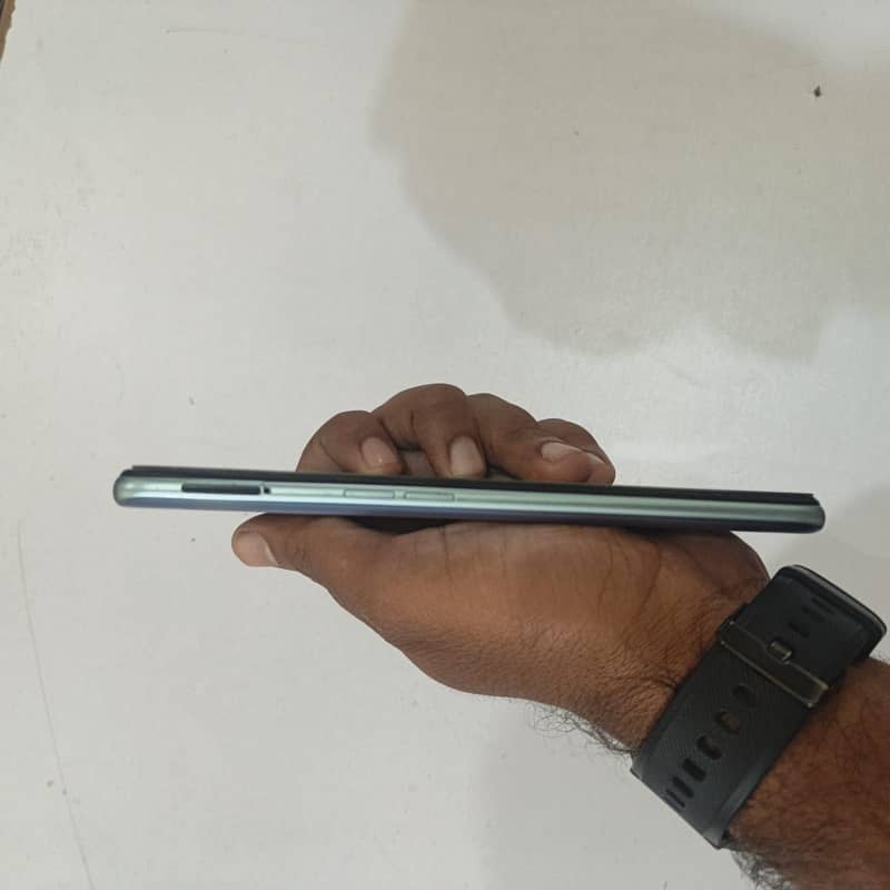 OPPO A76 1