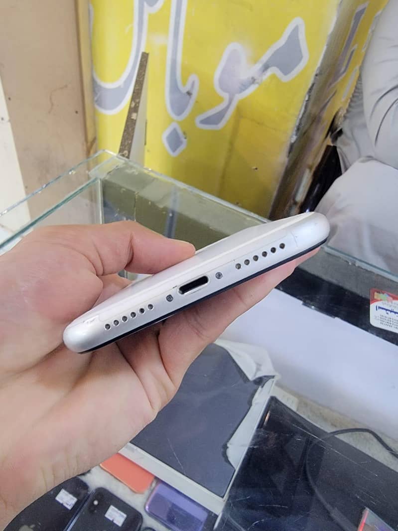 Apple iPhone XR 1